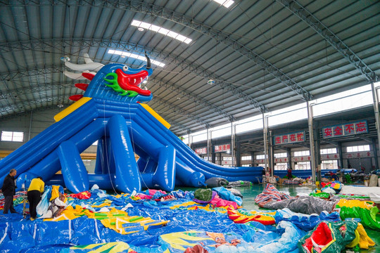 充氣水上樂(lè)園